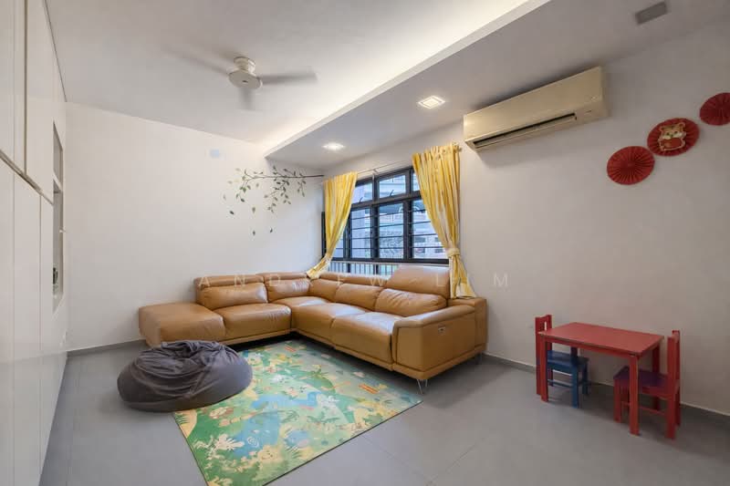 462 Clementi Avenue 3, 462 Clementi Avenue 3, 3 Bedrooms, 969 sqft, HDB Flat For Rent, by Andrew Lim, 500165704 - Living Room - PropertyGuru.com.sg