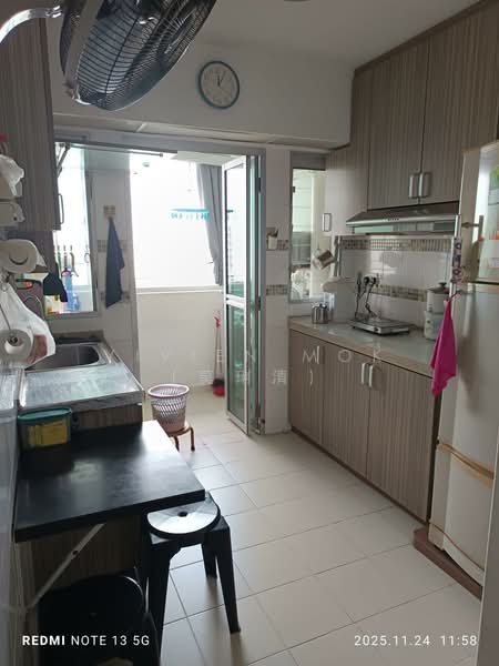459 Yishun Avenue 11, 459 Yishun Avenue 11, Room Rental, 200 sqft, HDB Flat For Rent, by Vivien Mok (莫琍清), 500165707 - Kitchen - PropertyGuru.com.sg