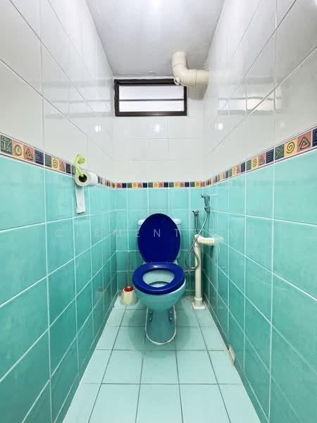 20 Dover Crescent, 20 Dover Crescent, 2 Bedrooms, 699 sqft, HDB Flat For Sale, by Clement Tan, 500165712 - Toilet - PropertyGuru.com.sg
