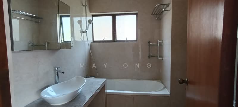 Frankel Estate, Yarrow Garden, 4 Bedrooms, 3,000 sqft, Semi-Detached House For Rent, by May Ong, 500165713 - Bathroom - PropertyGuru.com.sg