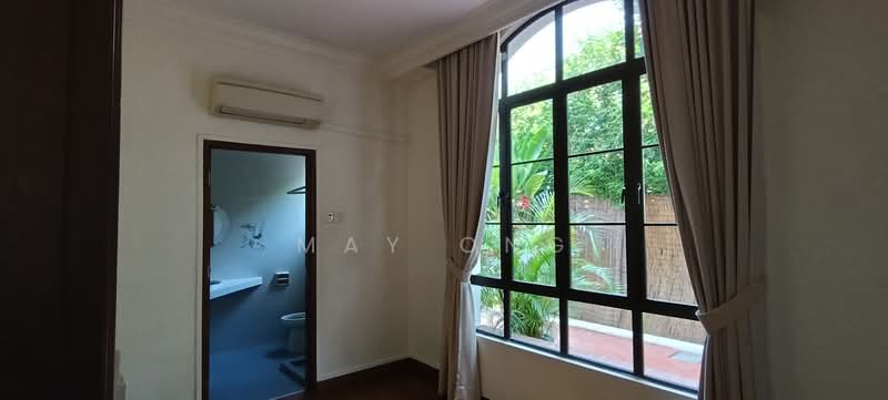Frankel Estate, Yarrow Garden, 4 Bedrooms, 3,000 sqft, Semi-Detached House For Rent, by May Ong, 500165713 - Bathroom - PropertyGuru.com.sg