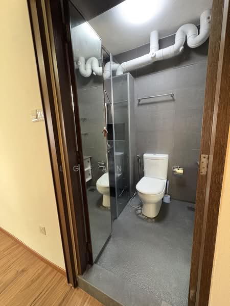 815 Jellicoe Road, 815 Jellicoe Road, 3 Bedrooms, 990 sqft, HDB Flat For Rent, by Algean Ang, 500165720 - Bathroom - PropertyGuru.com.sg