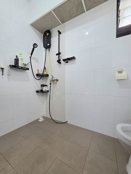 991B Buangkok Link, 991B Buangkok Link, 3 Bedrooms, 1,001 sqft, HDB Flat For Sale, by Fong Jian Hao, 500165725 - Bathroom - PropertyGuru.com.sg