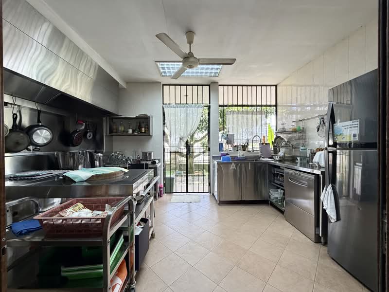 Chestnut GCB family estate, , 6 Bedrooms, 8,500 sqft, Detached House For Sale, by Fion Cai, 500165729 - Kitchen - PropertyGuru.com.sg