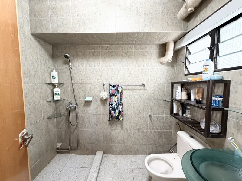 639 Choa Chu Kang Street 64, 639 Choa Chu Kang Street 64, 4 Bedrooms, 1,324 sqft, HDB Flat For Sale, by Toby Aw, 500165742 - Bathroom - PropertyGuru.com.sg