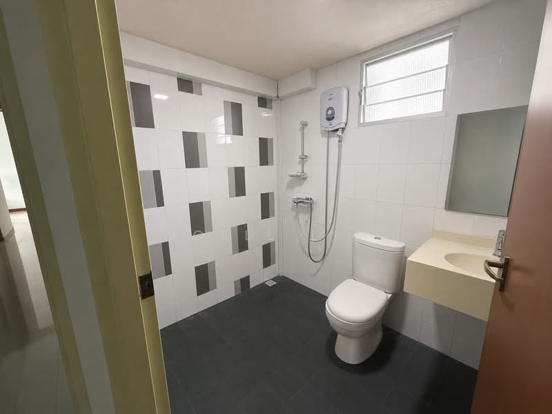 469B Sengkang West Way, 469B Sengkang West Way, 4 Bedrooms, 1,216 sqft, HDB Flat For Sale, by Joell Lim, 500165753 - Bathroom - PropertyGuru.com.sg
