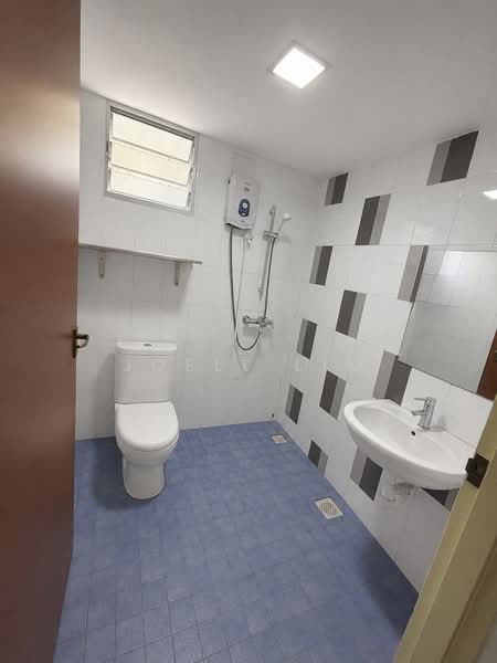 469B Sengkang West Way, 469B Sengkang West Way, 4 Bedrooms, 1,216 sqft, HDB Flat For Sale, by Joell Lim, 500165753 - Bathroom - PropertyGuru.com.sg