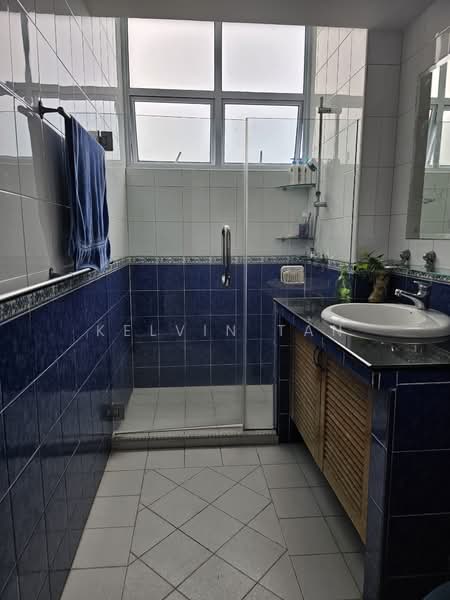 Sherwood Towers, 3 Jalan Anak Bukit, 3 Bedrooms, 1,539 sqft, Apartment For Sale, by Kelvin Tan, 500165769 - Bathroom - PropertyGuru.com.sg