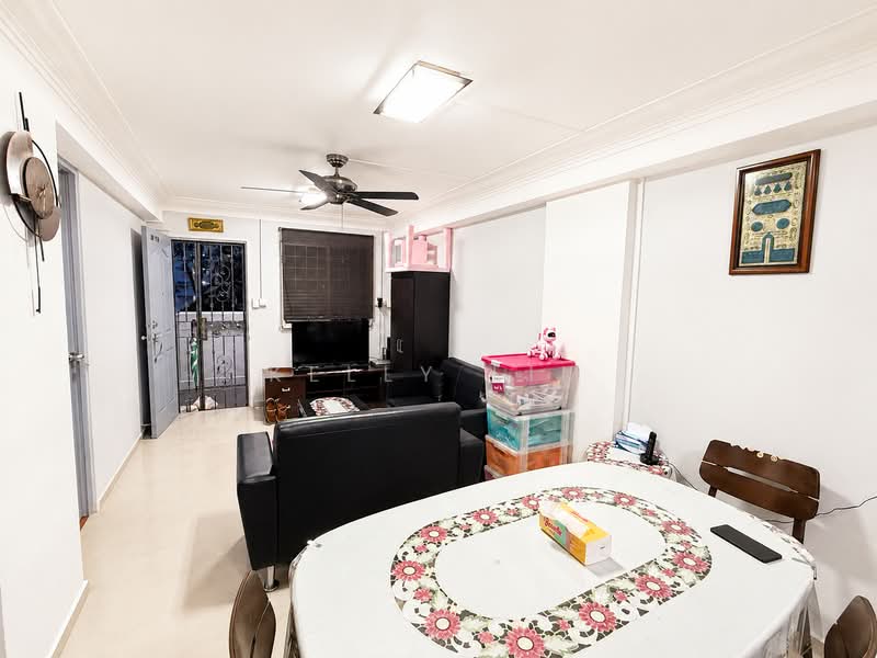 642 Hougang Avenue 8, 642 Hougang Avenue 8, 2 Bedrooms, 646 sqft, HDB Flat For Sale, by Kelly Lim, 500165775 - Living Room - PropertyGuru.com.sg