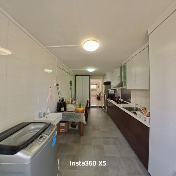 712 Bedok Reservoir Road, 712 Bedok Reservoir Road, 2 Bedrooms, 732 sqft, HDB Flat For Sale, by Justin Zaw, 500165779 - Kitchen - PropertyGuru.com.sg