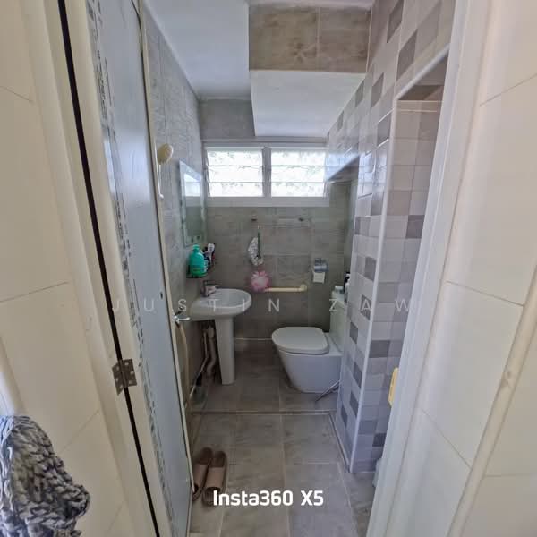 712 Bedok Reservoir Road, 712 Bedok Reservoir Road, 2 Bedrooms, 732 sqft, HDB Flat For Sale, by Justin Zaw, 500165779 - Bathroom - PropertyGuru.com.sg