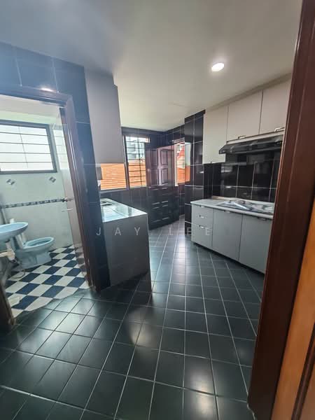 Seraya Lodge, 21 Seraya Road, 5 Bedrooms, 1,980 sqft, Apartment For Rent, by Jay Lee, 500165785 - Kitchen - PropertyGuru.com.sg