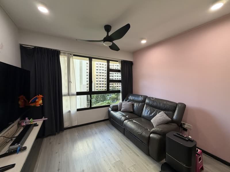 464B Bukit Batok West Avenue 8, 464B Bukit Batok West Avenue 8, 3 Bedrooms, 1,001 sqft, HDB Flat For Sale, by Ivan Kang, 500165793 - Living Room - PropertyGuru.com.sg