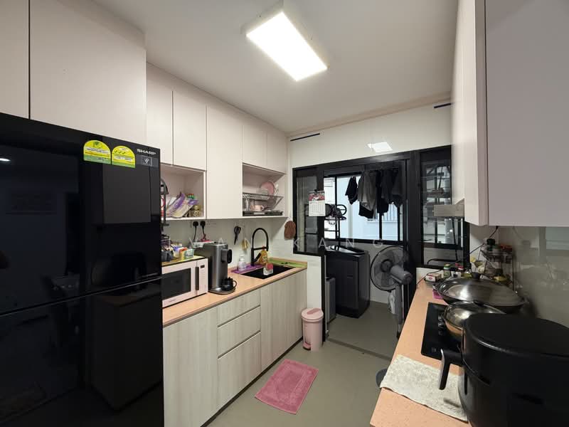 464B Bukit Batok West Avenue 8, 464B Bukit Batok West Avenue 8, 3 Bedrooms, 1,001 sqft, HDB Flat For Sale, by Ivan Kang, 500165793 - Kitchen - PropertyGuru.com.sg