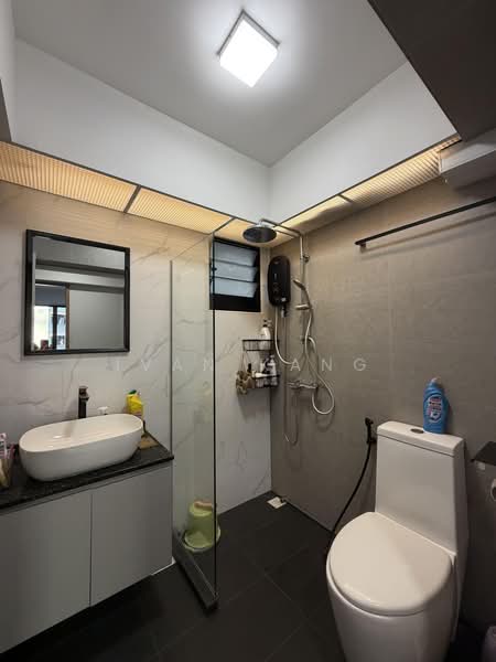 464B Bukit Batok West Avenue 8, 464B Bukit Batok West Avenue 8, 3 Bedrooms, 1,001 sqft, HDB Flat For Sale, by Ivan Kang, 500165793 - Bathroom - PropertyGuru.com.sg