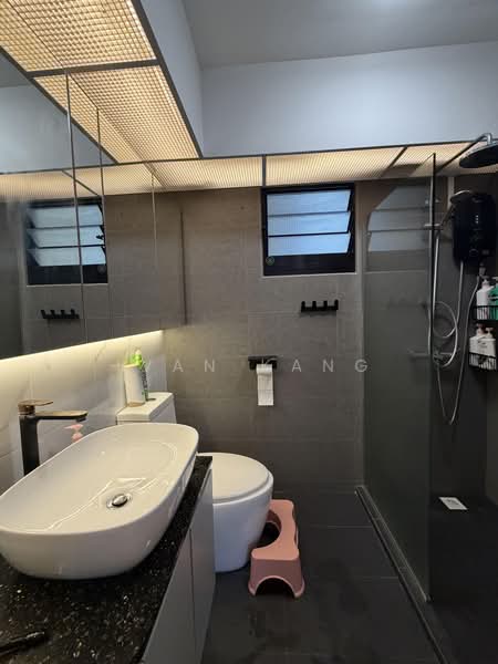 464B Bukit Batok West Avenue 8, 464B Bukit Batok West Avenue 8, 3 Bedrooms, 1,001 sqft, HDB Flat For Sale, by Ivan Kang, 500165793 - Bathroom - PropertyGuru.com.sg