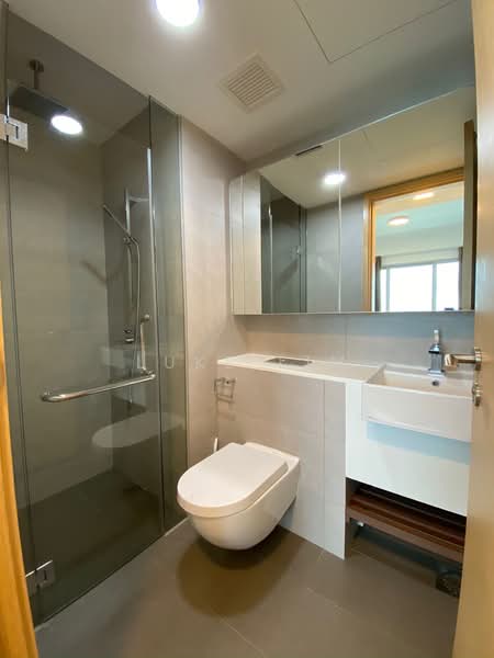 Eight Riversuites, 2 Whampoa East, 2 Bedrooms, 700 sqft, Condominium For Rent, by Luke Lim, 500165795 - Bathroom - PropertyGuru.com.sg