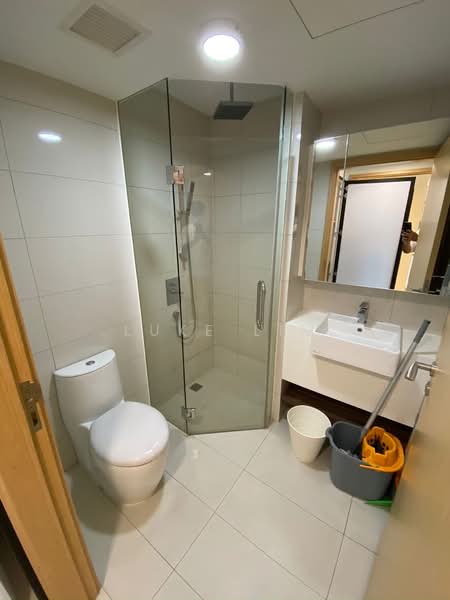 Eight Riversuites, 2 Whampoa East, 2 Bedrooms, 700 sqft, Condominium For Rent, by Luke Lim, 500165795 - Bathroom - PropertyGuru.com.sg