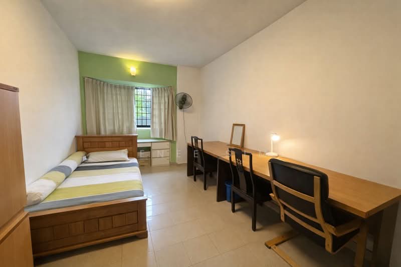 Landed along Serangoon Gardens, Walmer Drive & Alnwick Road, 5 Bedrooms, 2,000 sqft, Semi-Detached House For Sale, by Renee Sim, 500165801 - Bedroom - PropertyGuru.com.sg