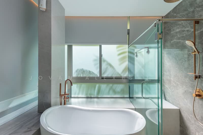 Aston Residence, Jalan Loyang Besar, 6 Bedrooms, 4,715 sqft, Detached House For Sale, by Jovan Alexis Teh, 500165803 - Bathroom - PropertyGuru.com.sg
