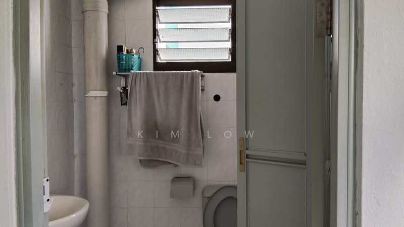 612 Woodlands Avenue 4, 612 Woodlands Avenue 4, 3 Bedrooms, 1,087 sqft, HDB Flat For Sale, by Kim Low, 500165822 - Bathroom - PropertyGuru.com.sg