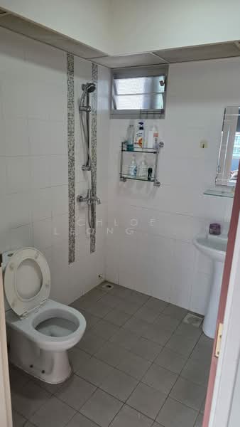 453 Yishun Street 41, 453 Yishun Street 41, Room Rental, 150 sqft, HDB Flat For Rent, by Chloe Leong (廖欣燕), 500165851 - Bathroom - PropertyGuru.com.sg