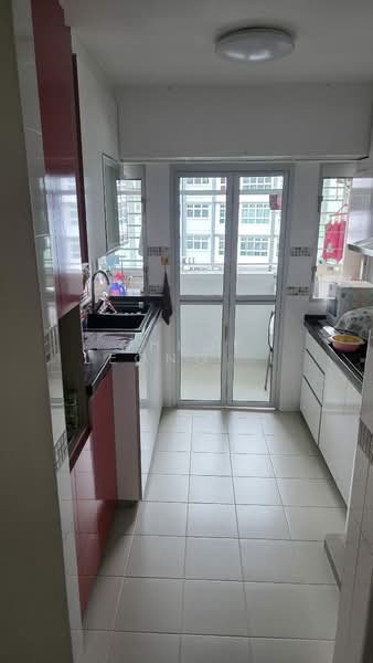 453 Yishun Street 41, 453 Yishun Street 41, Room Rental, 150 sqft, HDB Flat For Rent, by Chloe Leong (廖欣燕), 500165851 - Kitchen - PropertyGuru.com.sg