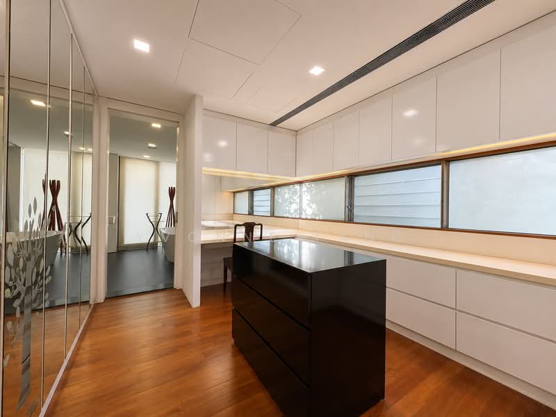 ❤️ Designer Bungalow Near Botanic Gardens ❤️ Elevated, 1KM SCGS ❤️, Berrima, Camborne, Harlyn, Trevose, 5 Bedrooms, 6,000 sqft, Bungalow House For Sale, by Yvonne Tang, 500165857 - Walk-in Wardrobe - PropertyGuru.com.sg