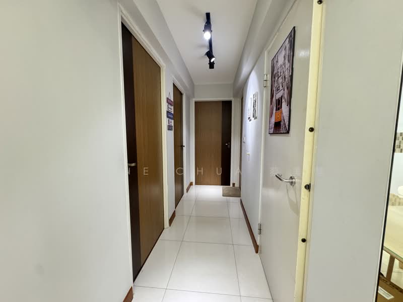 661A Edgedale Plains, 661A Edgedale Plains, 3 Bedrooms, 990 sqft, HDB Flat For Sale, by Rayne Chua 蔡美慧, 500165876 - Corridor - PropertyGuru.com.sg