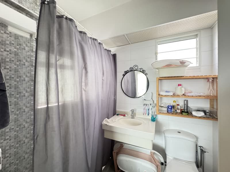661A Edgedale Plains, 661A Edgedale Plains, 3 Bedrooms, 990 sqft, HDB Flat For Sale, by Rayne Chua 蔡美慧, 500165876 - Bathroom - PropertyGuru.com.sg