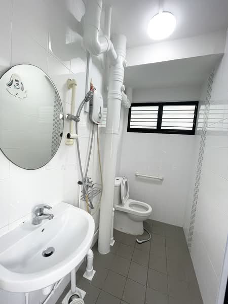269 Tampines Street 21, 269 Tampines Street 21, 2 Bedrooms, 850 sqft, HDB Flat For Sale, by Caden Chee, 500165884 - Common Bathroom - PropertyGuru.com.sg