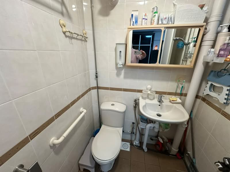 360 Bukit Batok Street 31, 360 Bukit Batok Street 31, 3 Bedrooms, 1,065 sqft, HDB Flat For Sale, by Patrick Chee, 500165889 - Bathroom - PropertyGuru.com.sg