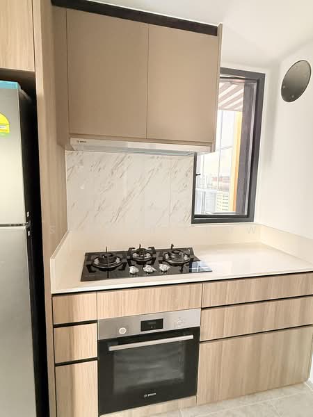Bartley Vue, 6 Jalan Bunga Rampai, 2 Bedrooms, 861 sqft, Condominium For Rent, by Summer Chow, 500165901 - Kitchen - PropertyGuru.com.sg