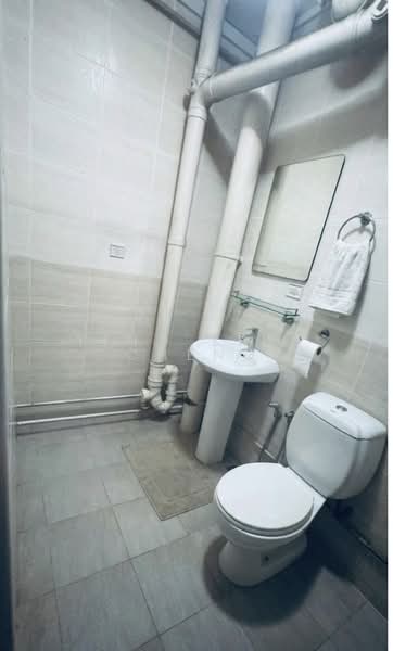613B Bedok Reservoir Road, 613B Bedok Reservoir Road, 3 Bedrooms, 1,098 sqft, HDB Flat For Sale, by Ying Ying Cheng, 500165903 - Bathroom - PropertyGuru.com.sg