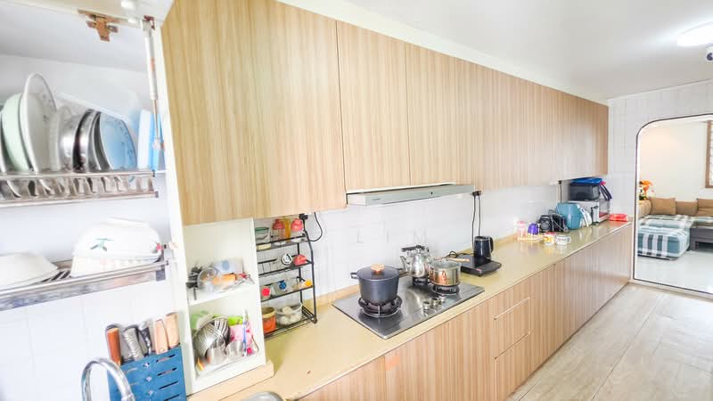 637 Hougang Avenue 8, 637 Hougang Avenue 8, 3 Bedrooms, 904 sqft, HDB Flat For Sale, by Jo Lim, 500165925 - Kitchen - PropertyGuru.com.sg