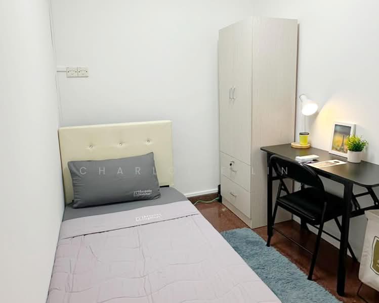 Le Hill, 46 Pasir Panjang Hill, Room Rental, 100 sqft, Condominium For Rent, by Charlotte Lin, 500165943 - Room 1 - PropertyGuru.com.sg