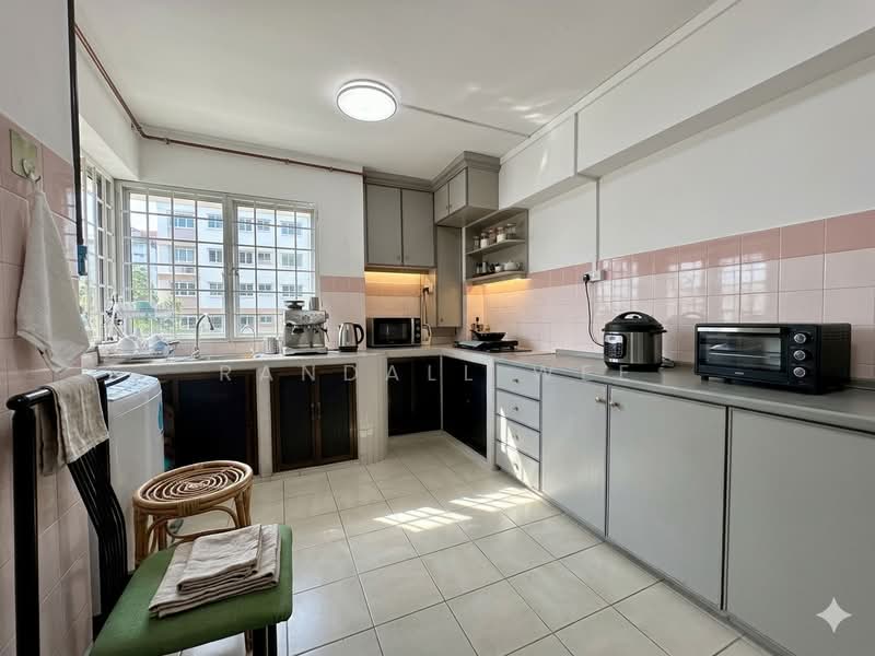 241 Bishan Street 22, 241 Bishan Street 22, 3 Bedrooms, 1,227 sqft, HDB Flat For Sale, by Randall Wee, 500165949 - Kitchen - PropertyGuru.com.sg