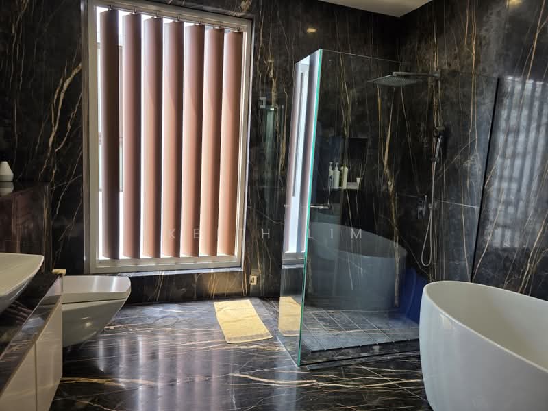 Multi Gen Bungalow 1km to Rosyth With Full Basement !, Ripley Raglan Walmer Alnwick, 6 Bedrooms, 7,500 sqft, Detached House For Sale, by Keith Lim, 500165950 - Bathroom - PropertyGuru.com.sg