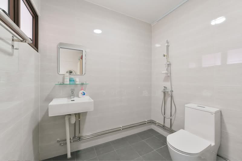 449 Hougang Avenue 10, 449 Hougang Avenue 10, 3 Bedrooms, 1,572 sqft, HDB Flat For Sale, by Joy Shi 施谨婉, 500165952 - Bathroom - PropertyGuru.com.sg