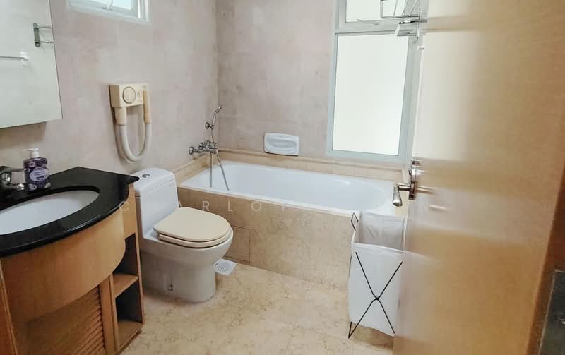 Queens, 10 Stirling Road, Room Rental, 200 sqft, Condominium For Rent, by Charlotte Lin, 500165960 - Bathroom - PropertyGuru.com.sg