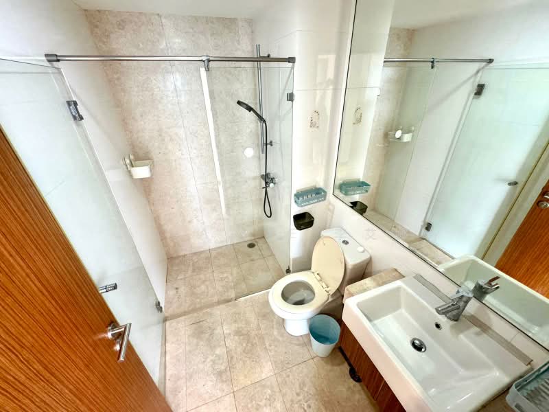 Waterfront Waves, 766 Bedok Reservoir Road, 4 Bedrooms, 1,518 sqft, Condominium For Rent, by Aina Lie 李艾娜, 500165963 - Bathroom - PropertyGuru.com.sg