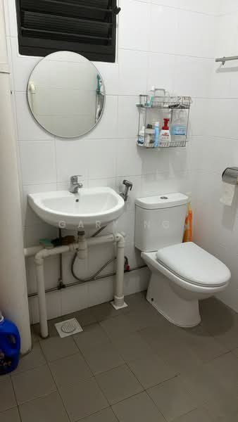 528 Hougang Avenue 6, 528 Hougang Avenue 6, 2 Bedrooms, 797 sqft, HDB Flat For Sale, by Gary Ng, 500165973 - Bathroom - PropertyGuru.com.sg