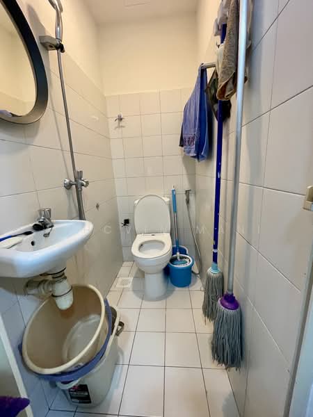 La Casa, 64 Woodlands Drive 16, 3 Bedrooms, 1,259 sqft, Condominium For Sale, by Ashcvin Mani, 500165975 - Bathroom - PropertyGuru.com.sg