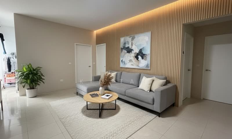 Aston Mansions, 3 Lorong 42 Geylang, 3 Bedrooms, 1,227 sqft, Apartment For Sale, by Kim Tan, 500165986 - Living Room - PropertyGuru.com.sg