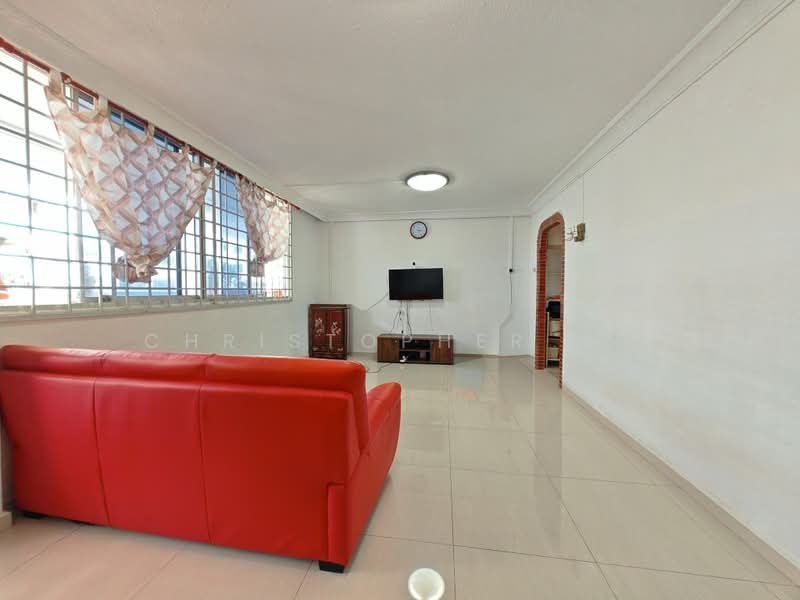 836 Tampines Street 82, 836 Tampines Street 82, 3 Bedrooms, 904 sqft, HDB Flat For Rent, by CHRISTOPHER NG, 500165992 - Living Room - PropertyGuru.com.sg