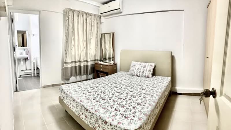 217 Tampines Street 23, 217 Tampines Street 23, 2 Bedrooms, 785 sqft, HDB Flat For Sale, by Ivin Oh, 500165994 - Bedroom - PropertyGuru.com.sg