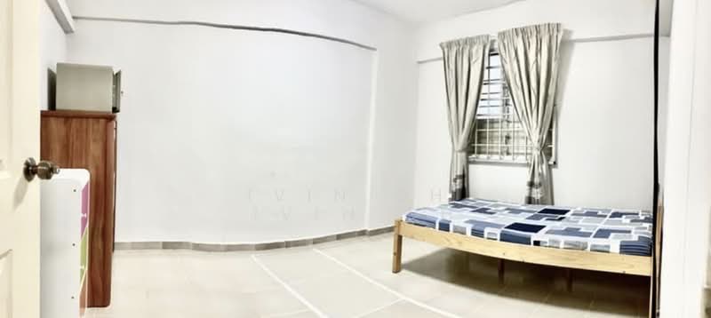 217 Tampines Street 23, 217 Tampines Street 23, 2 Bedrooms, 785 sqft, HDB Flat For Sale, by Ivin Oh, 500165994 - Bedroom - PropertyGuru.com.sg