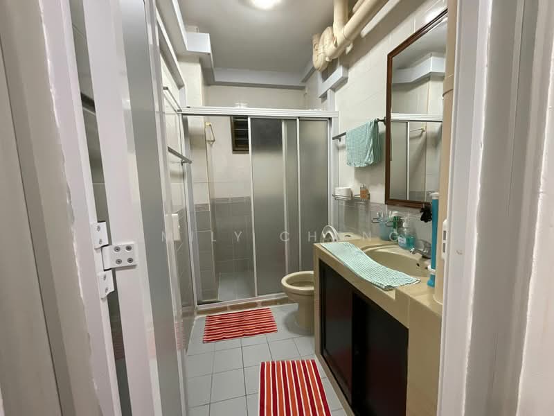 341B Sembawang Close, 341B Sembawang Close, 3 Bedrooms, 1,195 sqft, HDB Flat For Sale, by Emily Chong, 500166001 - Bathroom - PropertyGuru.com.sg