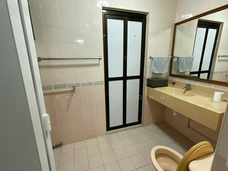 341B Sembawang Close, 341B Sembawang Close, 3 Bedrooms, 1,195 sqft, HDB Flat For Sale, by Emily Chong, 500166001 - Bathroom - PropertyGuru.com.sg