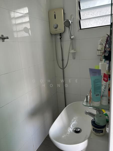 131 Marsiling Rise, 131 Marsiling Rise, Room Rental, 200 sqft, HDB Flat For Rent, by Goh Wee Hong, 500166013 - Bathroom - PropertyGuru.com.sg
